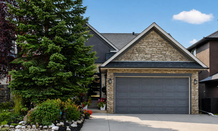 44 Strathlea Close SW