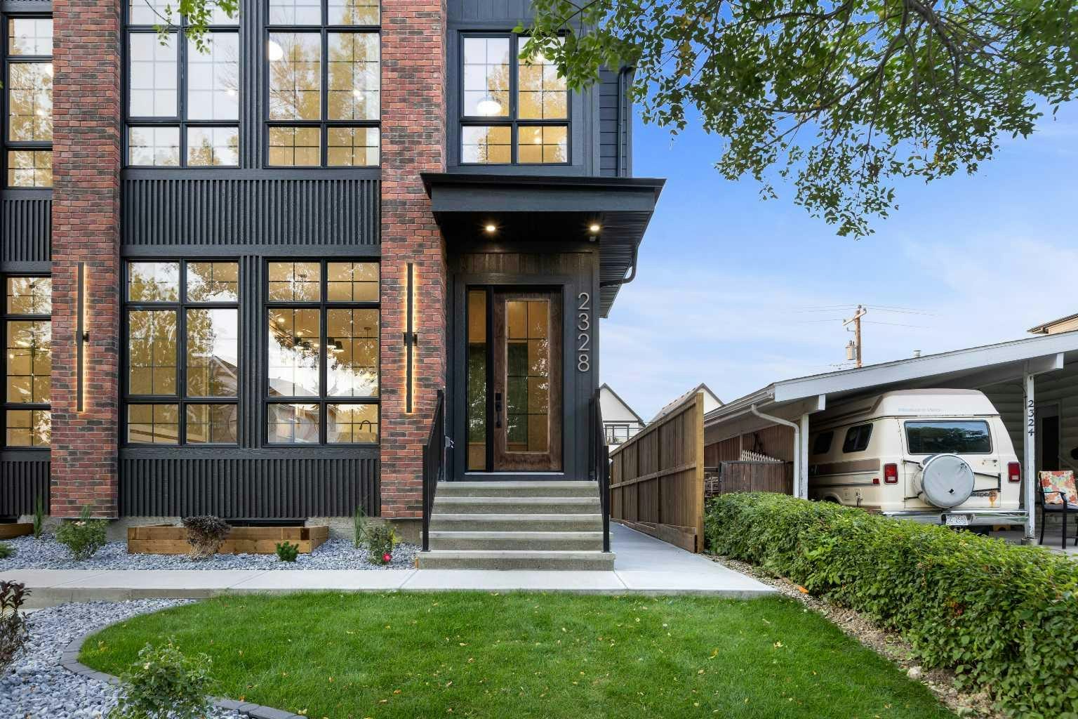2328 54 Avenue SW, Calgary, AB, T3E 1M1