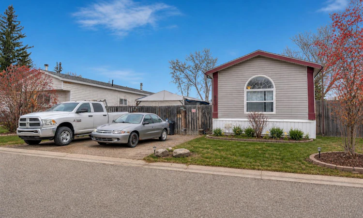 863 Brentwood Crescent