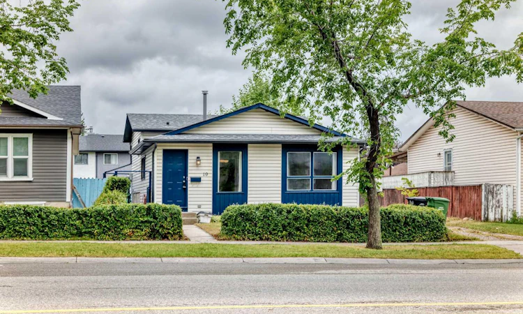 19 Falshire Drive NE