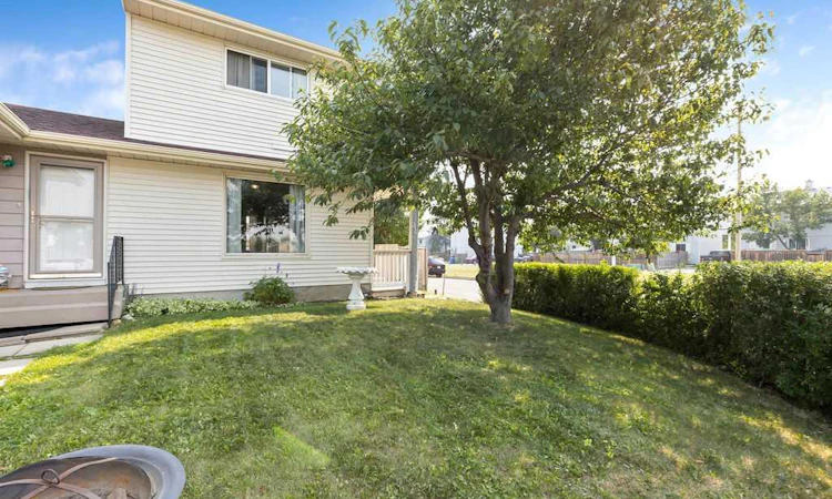 44 Falwood Crescent NE