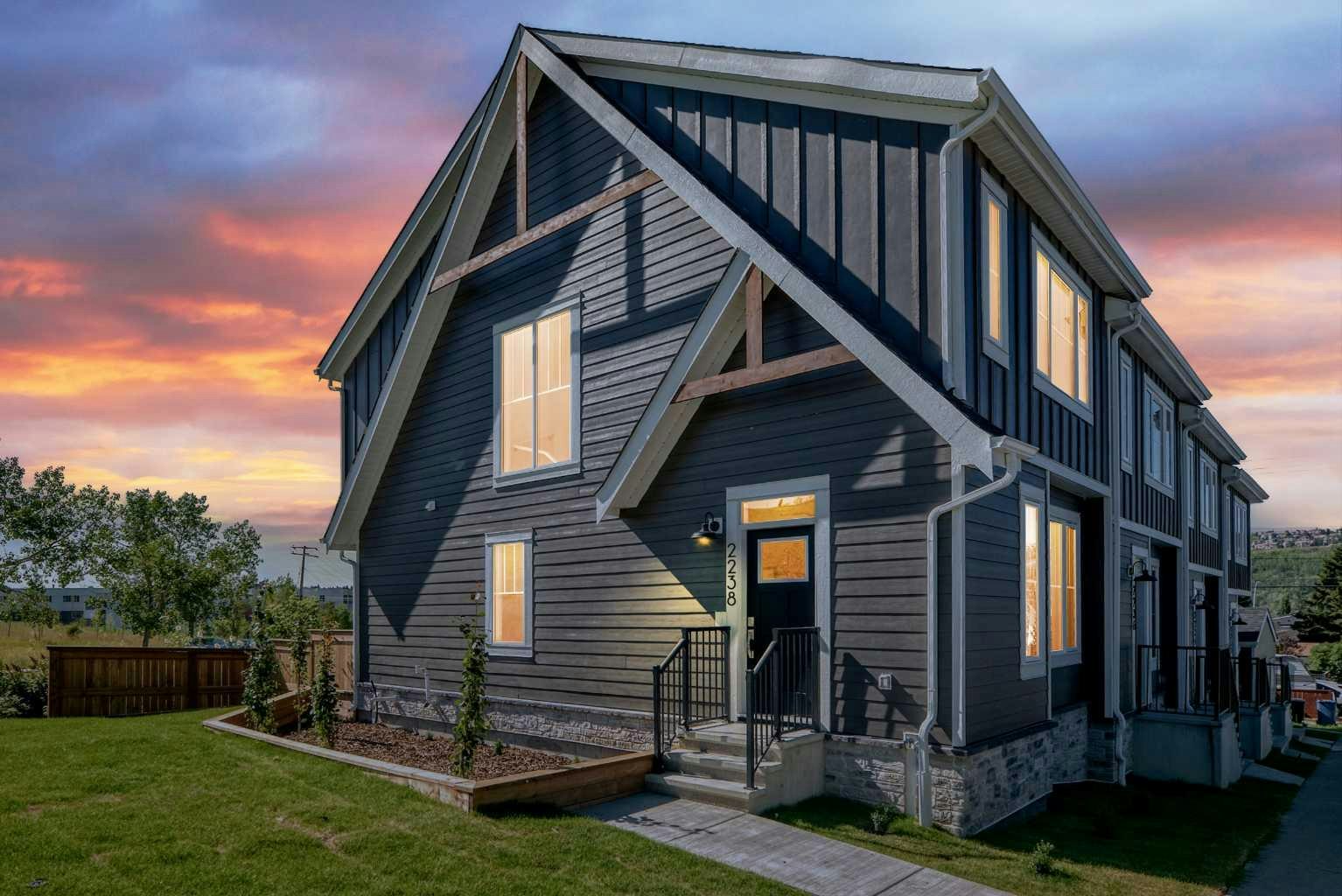 2238 44 Street NW, Calgary, AB, T3B 0X6