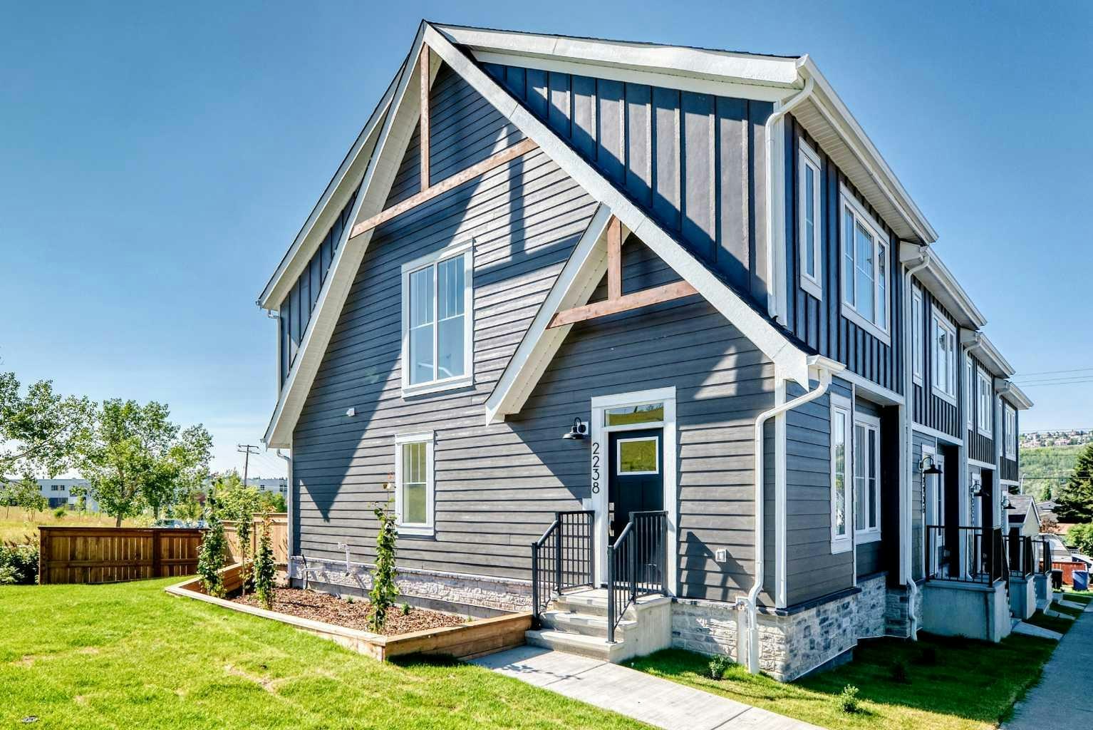 2238 44 Street NW, Calgary, AB, T3B 0X6