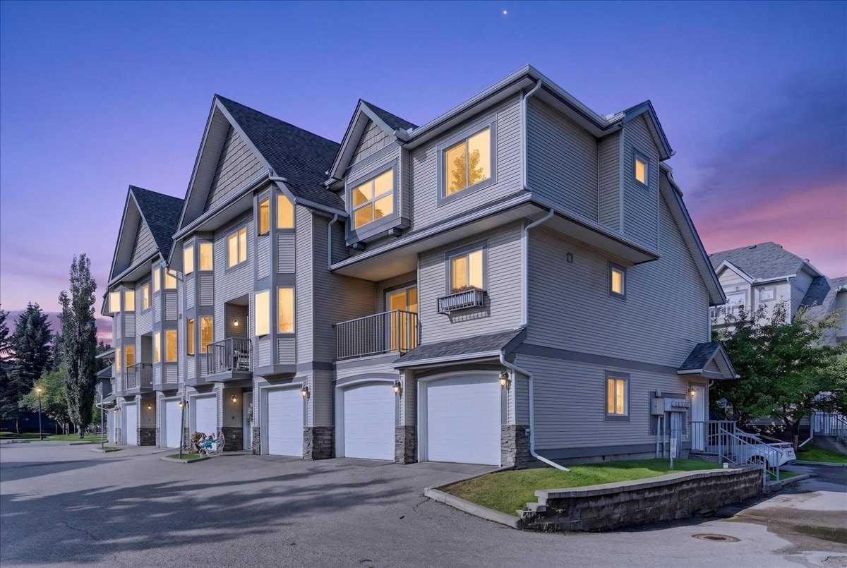 86 Cedarwood Lane SW, Calgary, AB, T2W 6J3