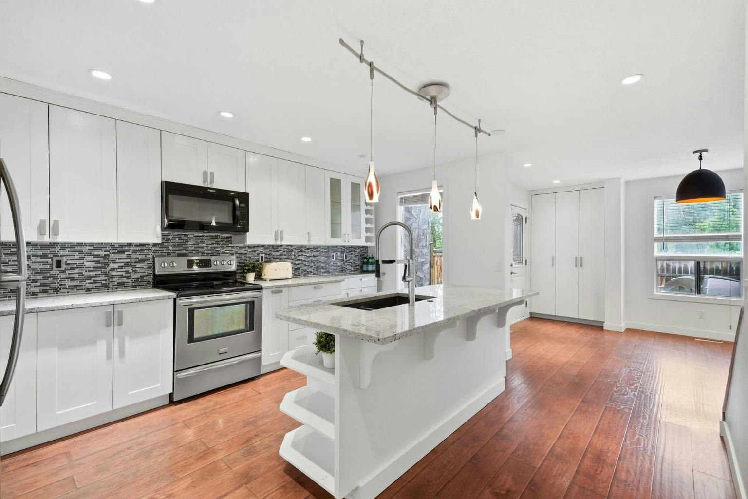 6507 Huntsbay Road NW, Calgary, AB, T2R 5R3