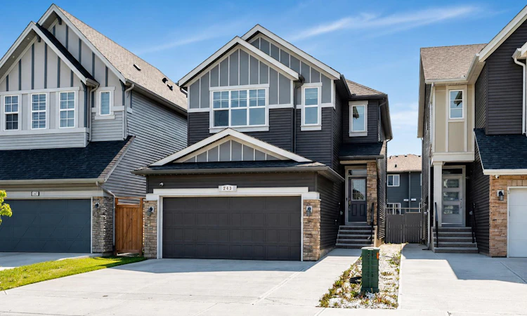243 Savanna Lane NE