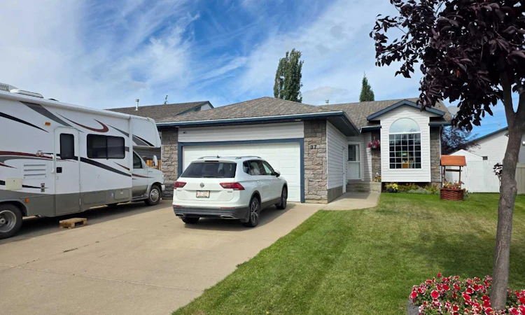37 Pinnacle Crescent