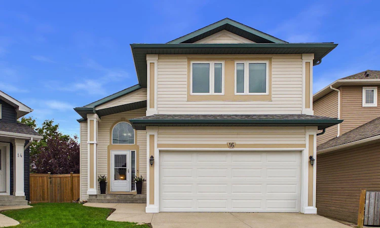 16 Big Springs Mews SE