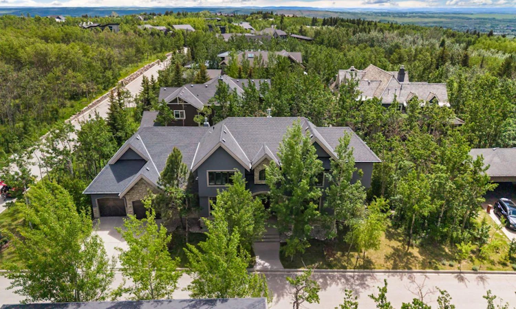 136 Posthill Drive SW