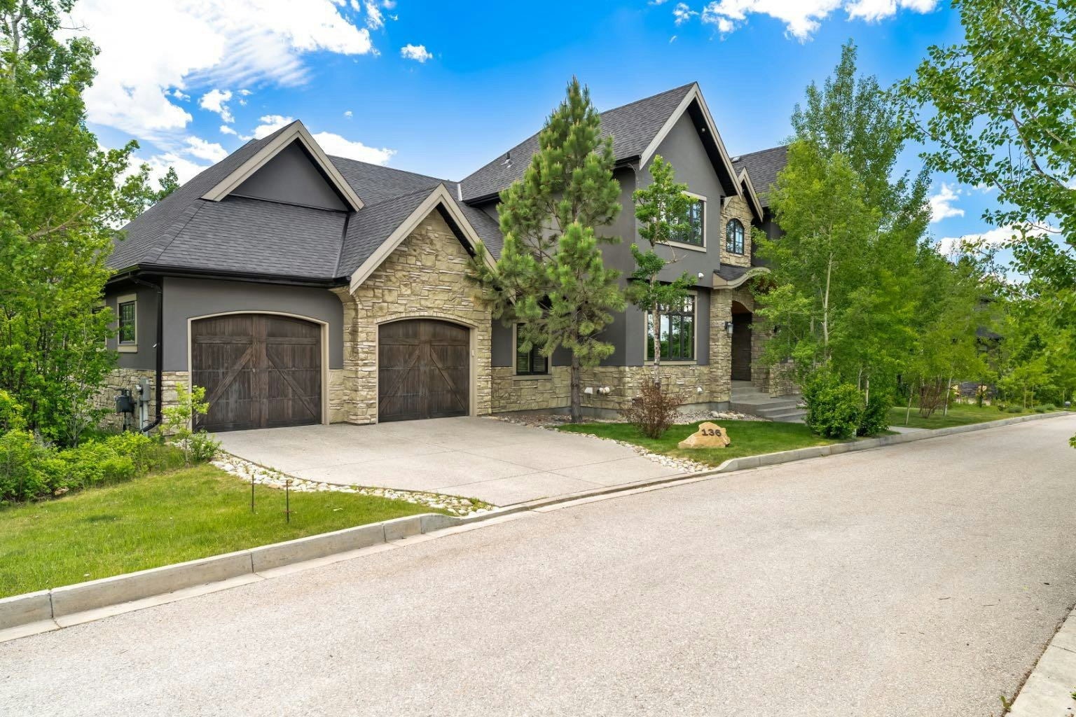 136 Posthill Drive SW, Calgary, AB, T3H 0J1