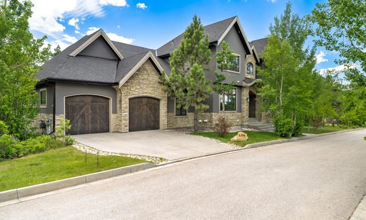 136 Posthill Drive SW