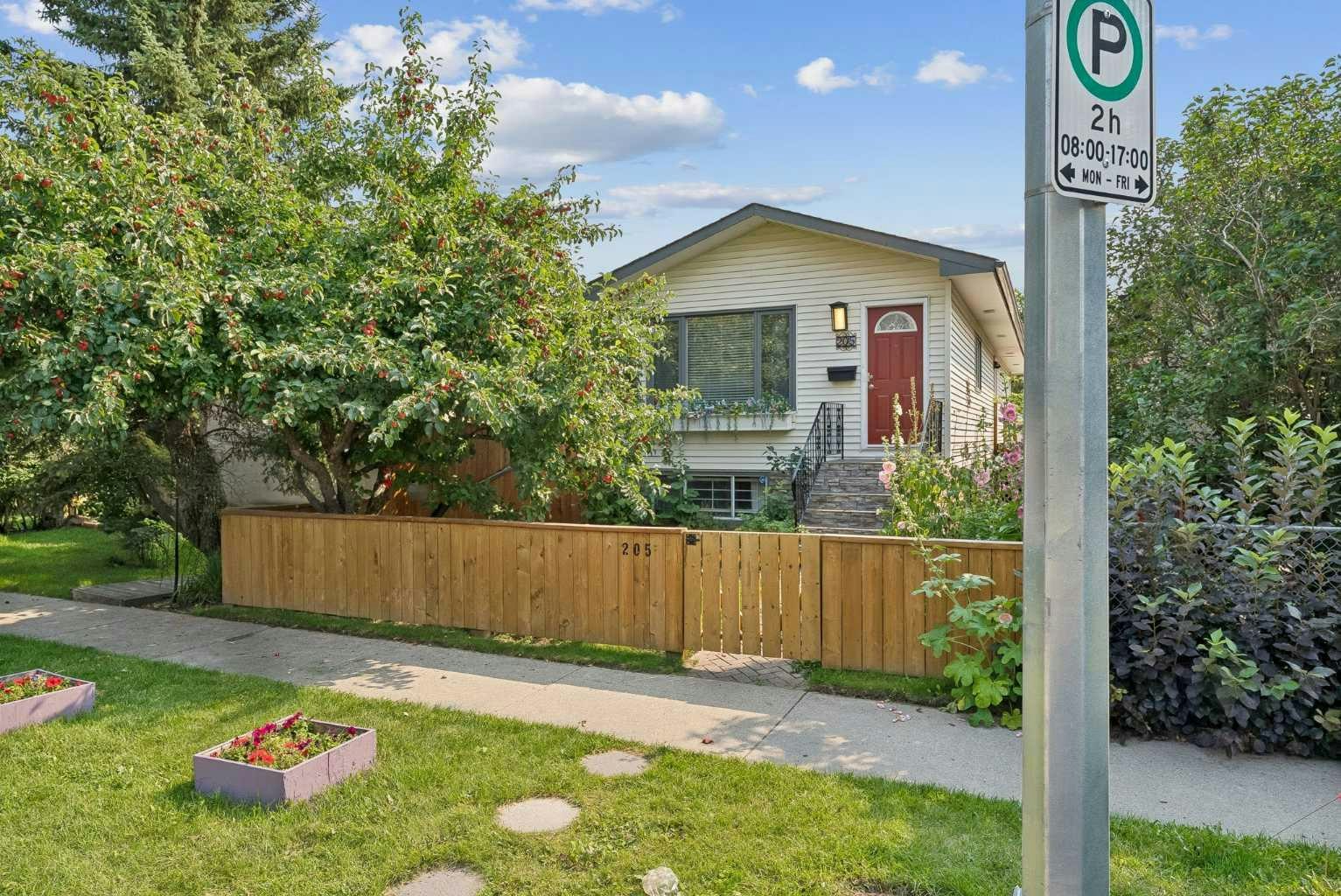 205 15 Avenue NE, Calgary, AB, T2E 1H1