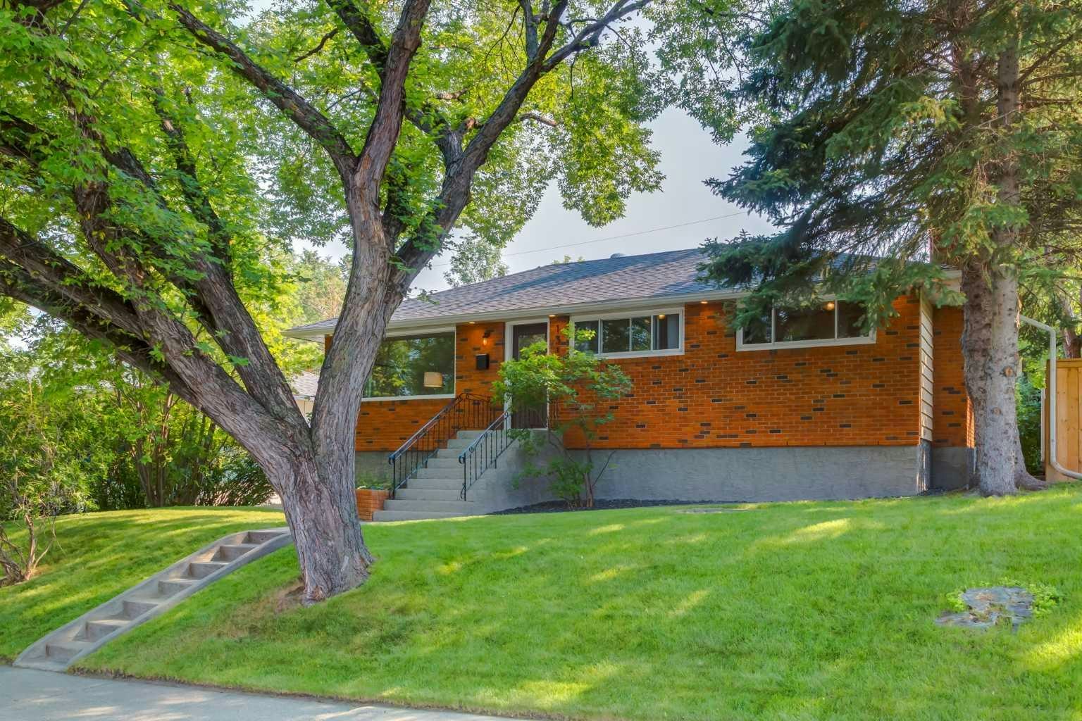 131 Thorncrest Road NW, Calgary, AB, T2K 3B5