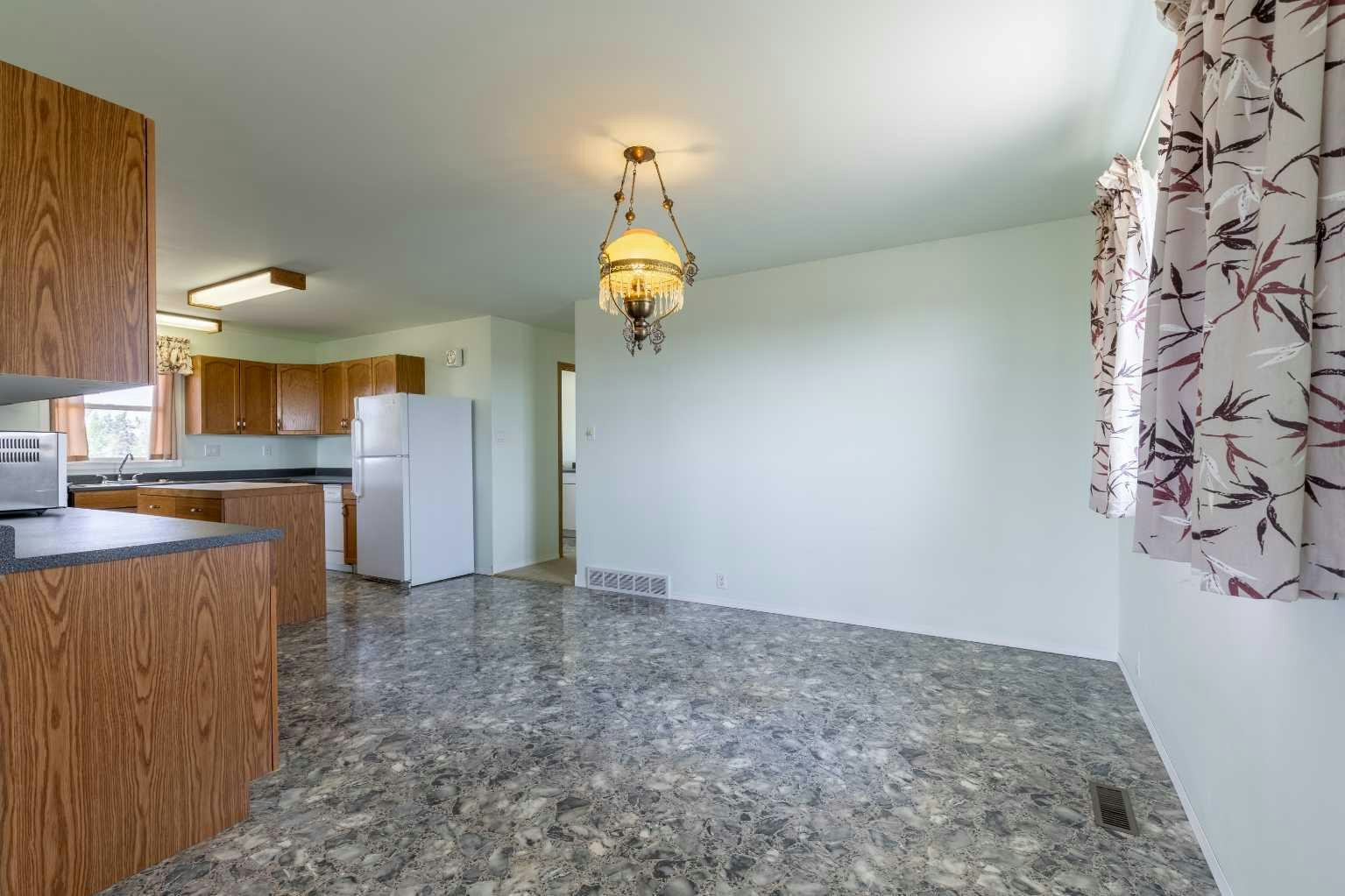 110 Blayney Avenue, Lethbridge, AB, T0L 0G0 - 12