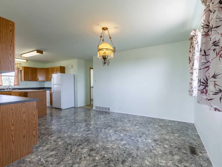 110 Blayney Avenue, Lethbridge, AB, T0L 0G0 - 12