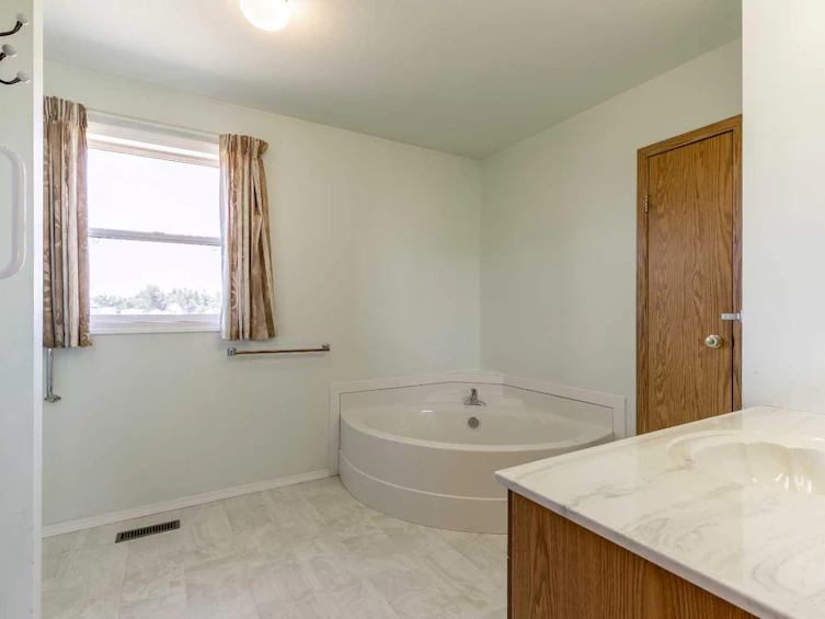 110 Blayney Avenue, Lethbridge, AB, T0L 0G0 - 6