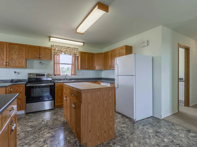 110 Blayney Avenue, Lethbridge, AB, T0L 0G0 - 13