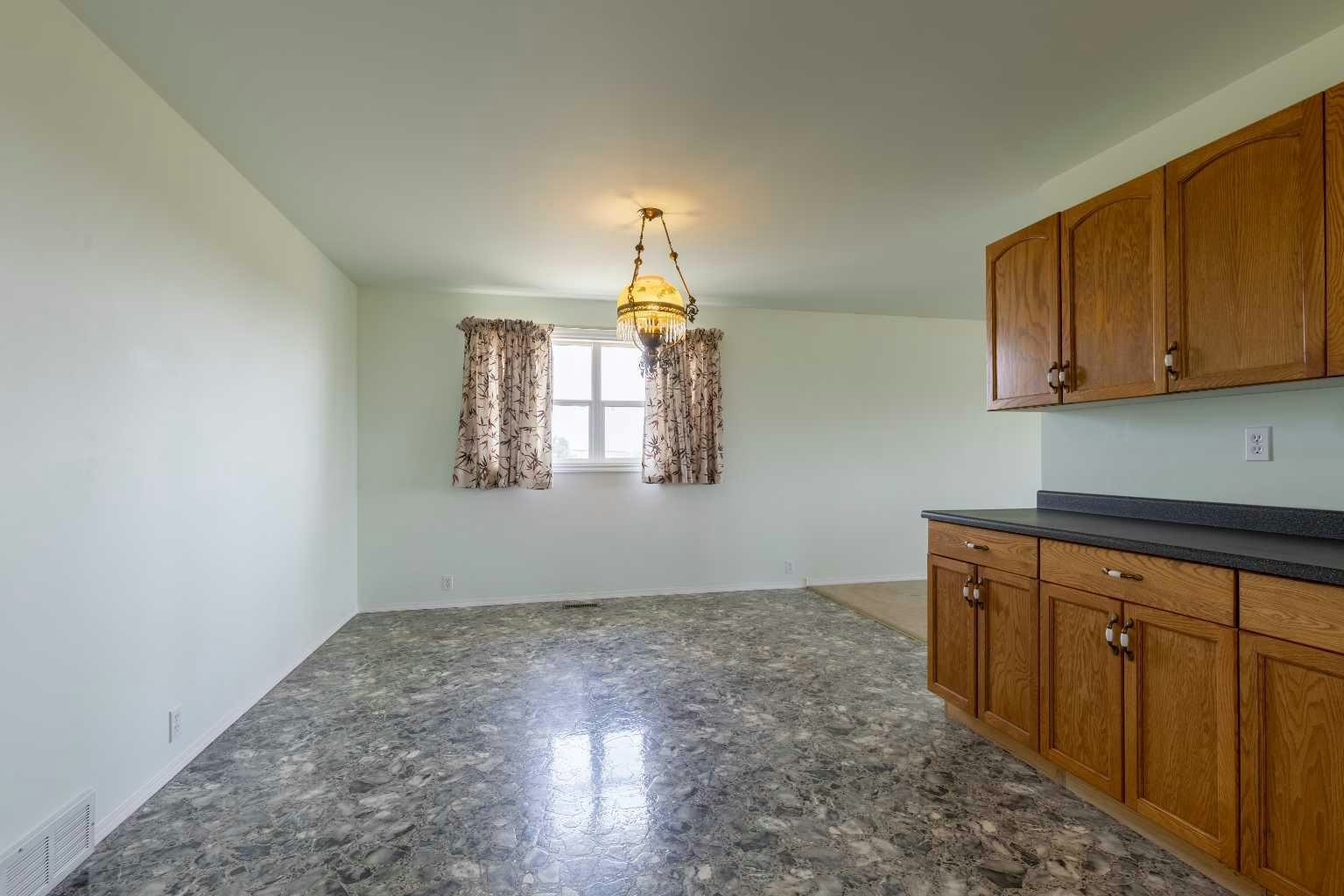 110 Blayney Avenue, Lethbridge, AB, T0L 0G0 - 10