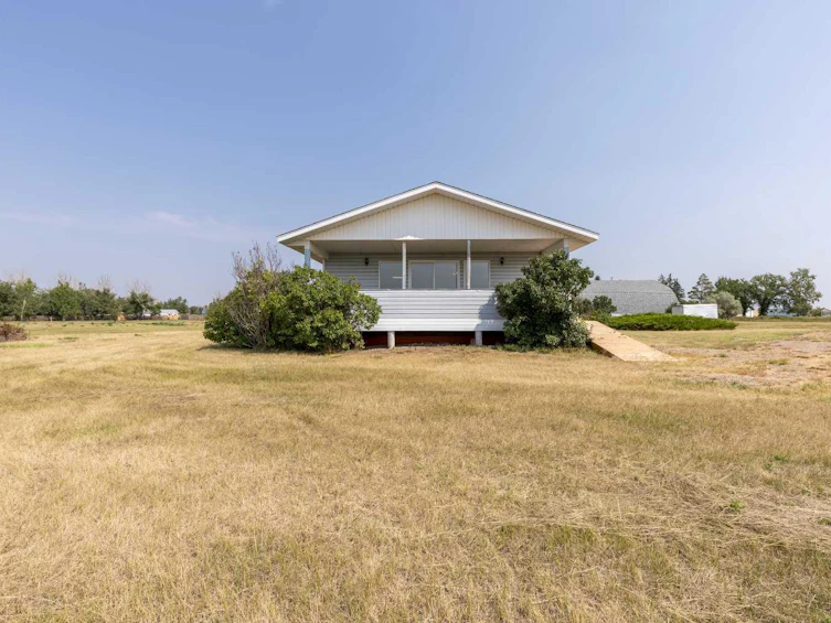 110 Blayney Avenue, Lethbridge, AB, T0L 0G0 - 38