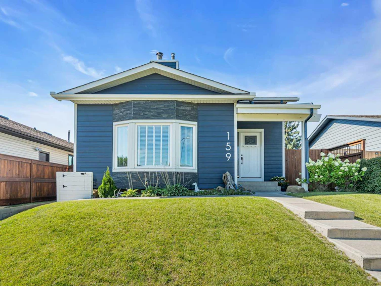 159 Bernard Way NW, Calgary, AB, T3K 2E8