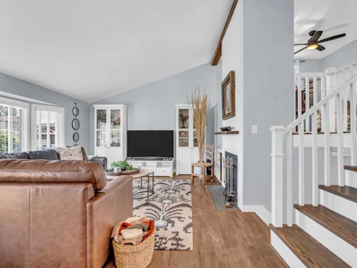 159 Bernard Way NW - 4