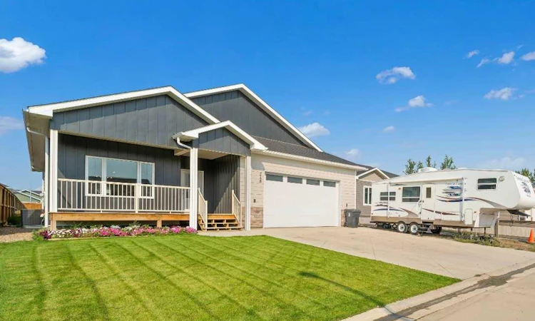 248 Westview Crescent W