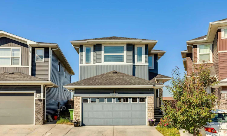 215 Redstone Heights NE