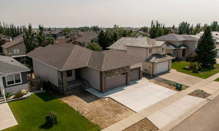 1027 Canyon Boulevard W