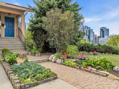 207 2 Avenue NE - 3