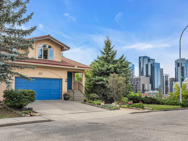 207 2 Avenue NE, Calgary, AB, T2E 0E3