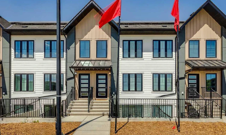 311-40 Livingston Parade NE