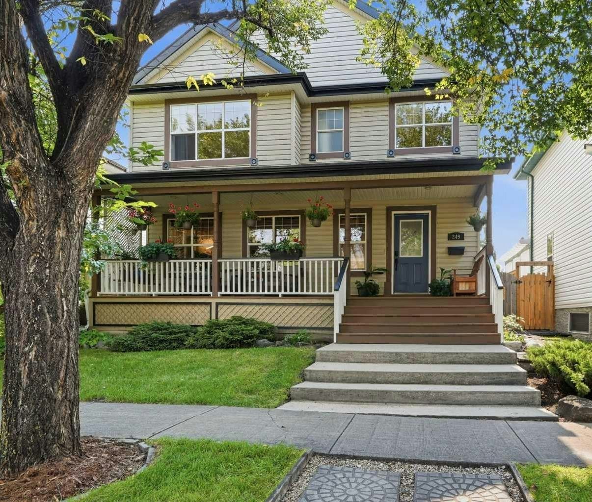 249 Inverness Park SE, Calgary, AB, T2Z 3K7