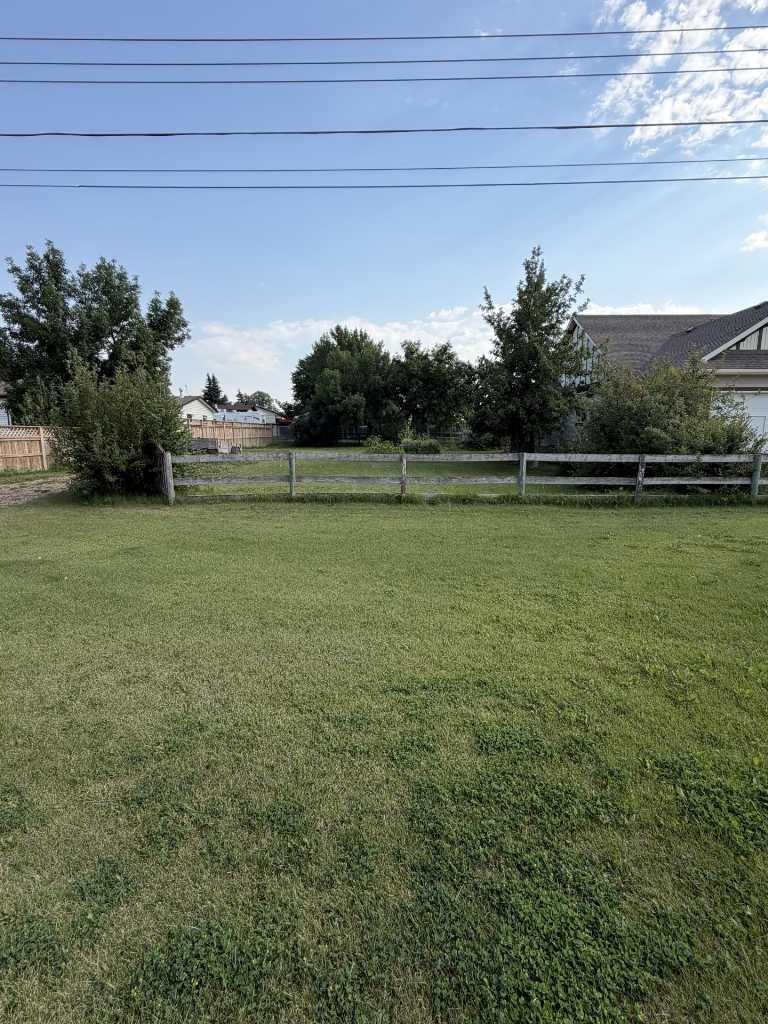 188 East 100 South, Raymond, AB, T0K 2S0