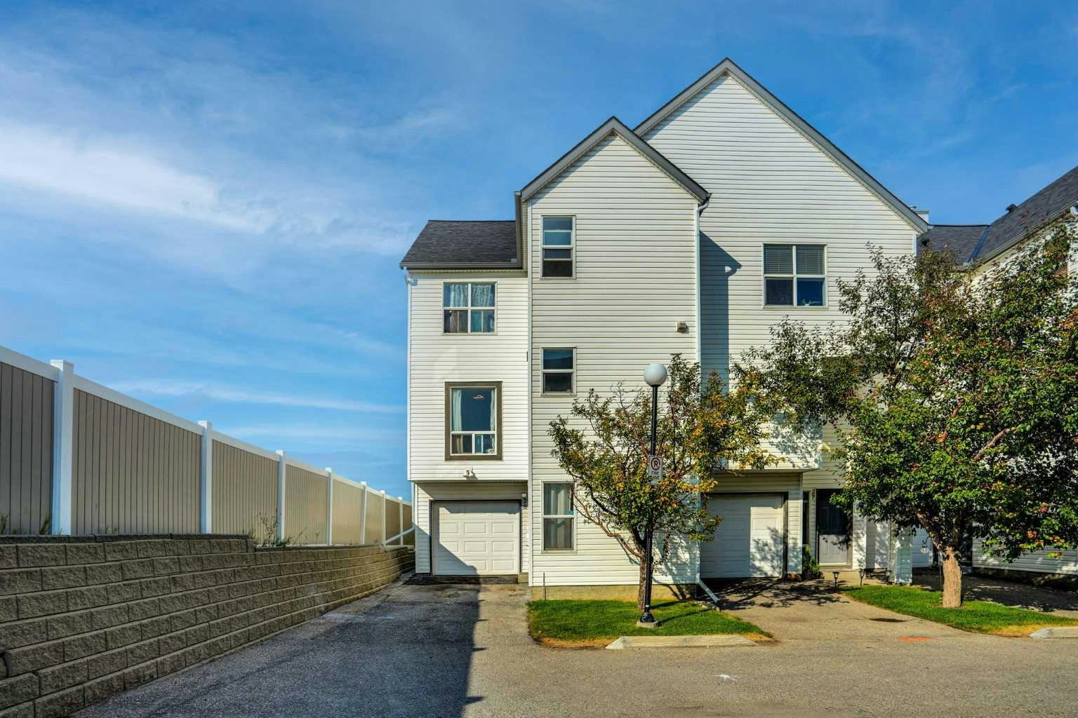 28-200 Hidden Hills Terrace NW, Calgary, AB, T3A 6E8