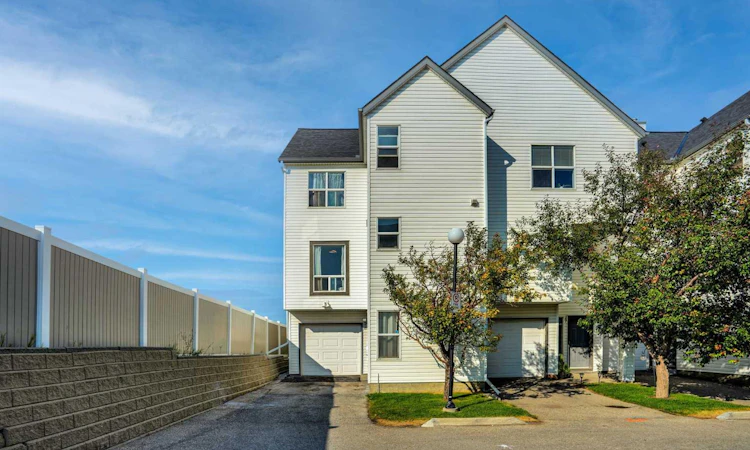 28-200 Hidden Hills Terrace NW