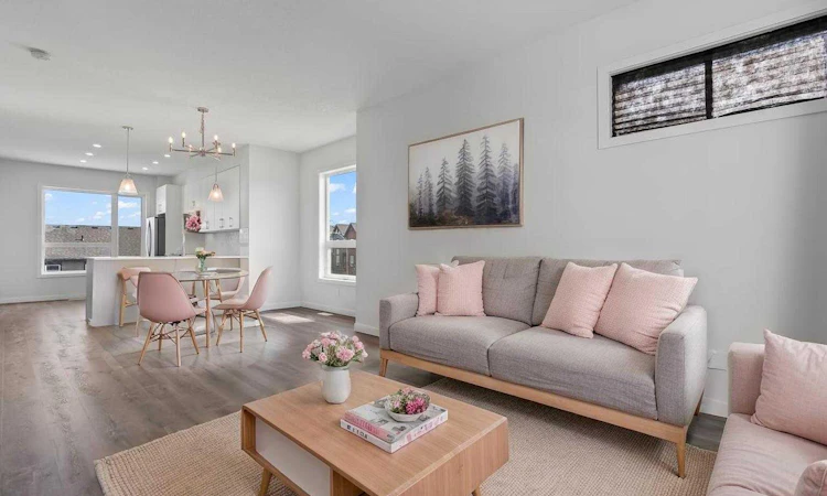 30 Evanscrest Manor NW