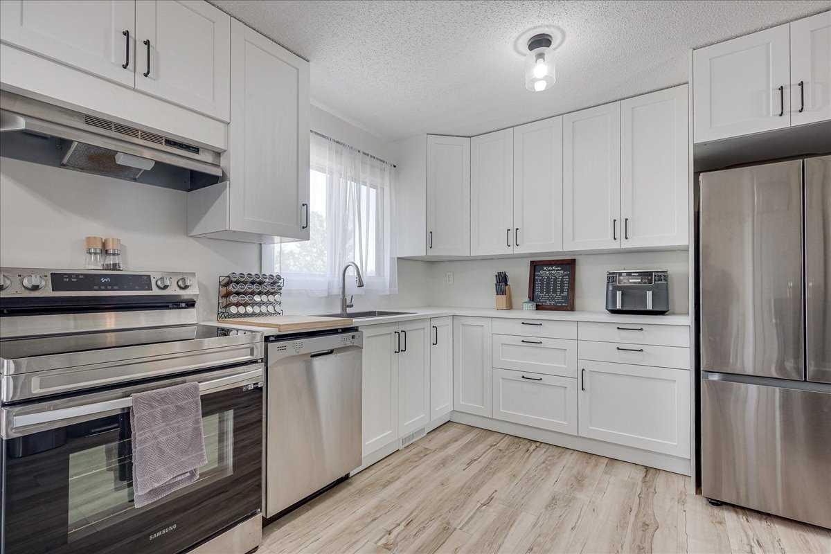 22 Greenham Drive, Red Deer, AB, T4P 2X4