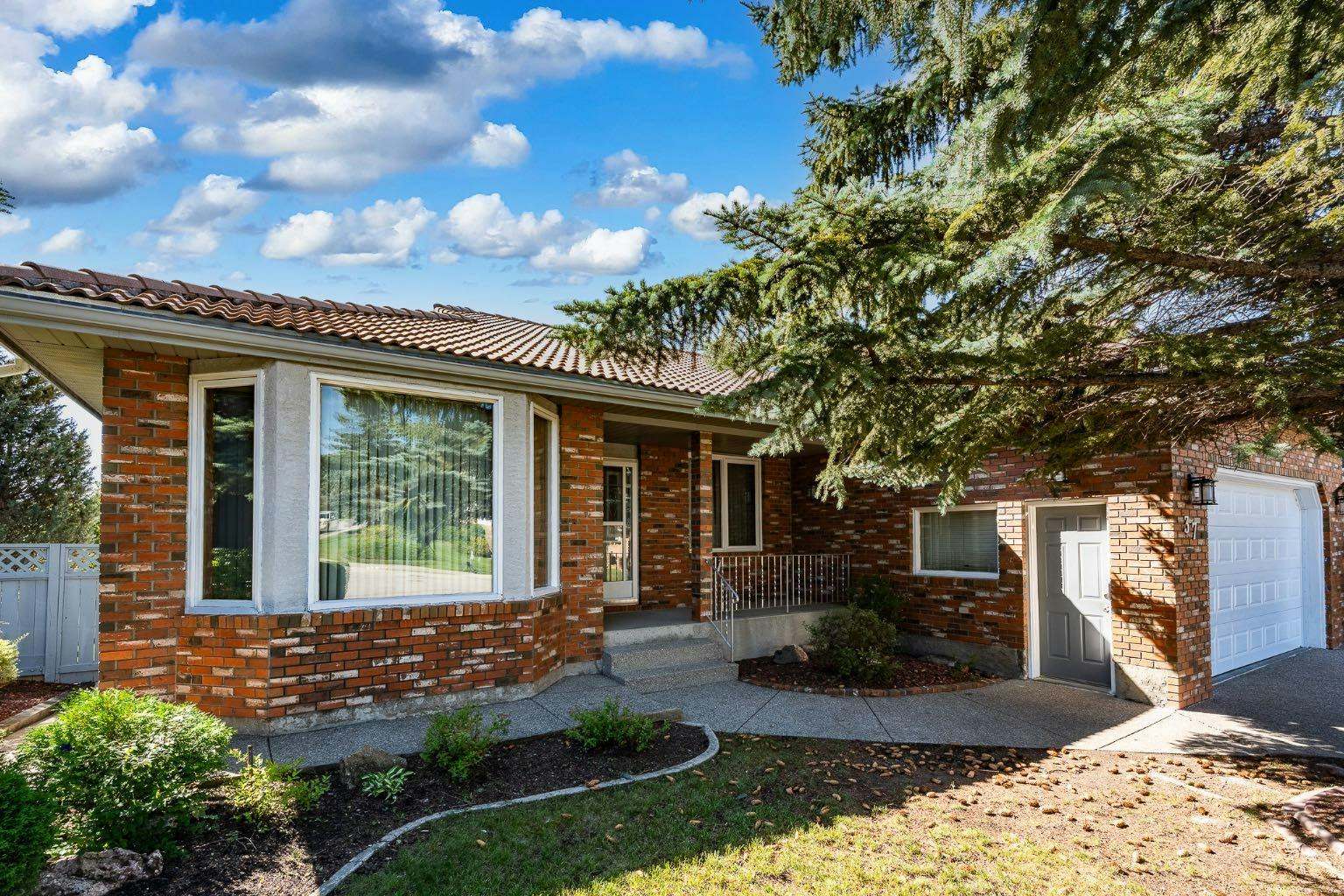 37 Edgeview Road NW, Calgary, AB, T3A 4T7
