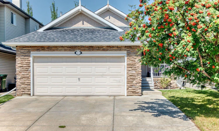 13 Cresthaven Way SW