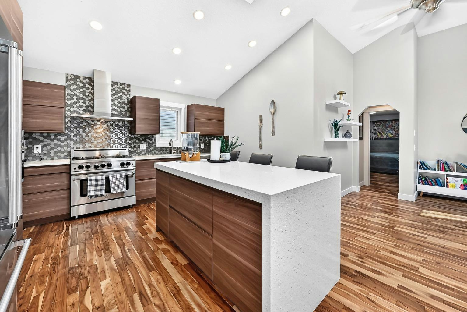 13 Cresthaven Way SW, Calgary, AB, T3B 5X8