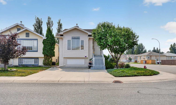 94 Heritage Lane W