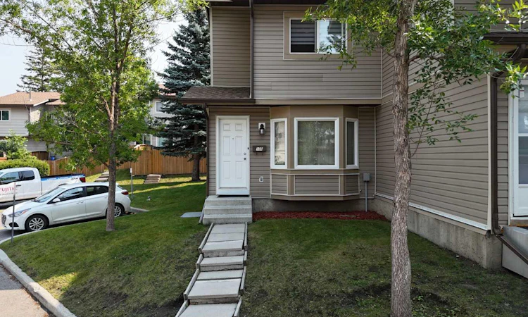 108 Falshire Terrace NE