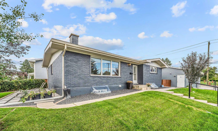 703 Millar Road NE