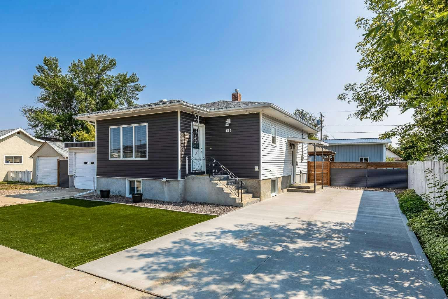 613 1 Street SE, Redcliff, AB, T0J 2P0