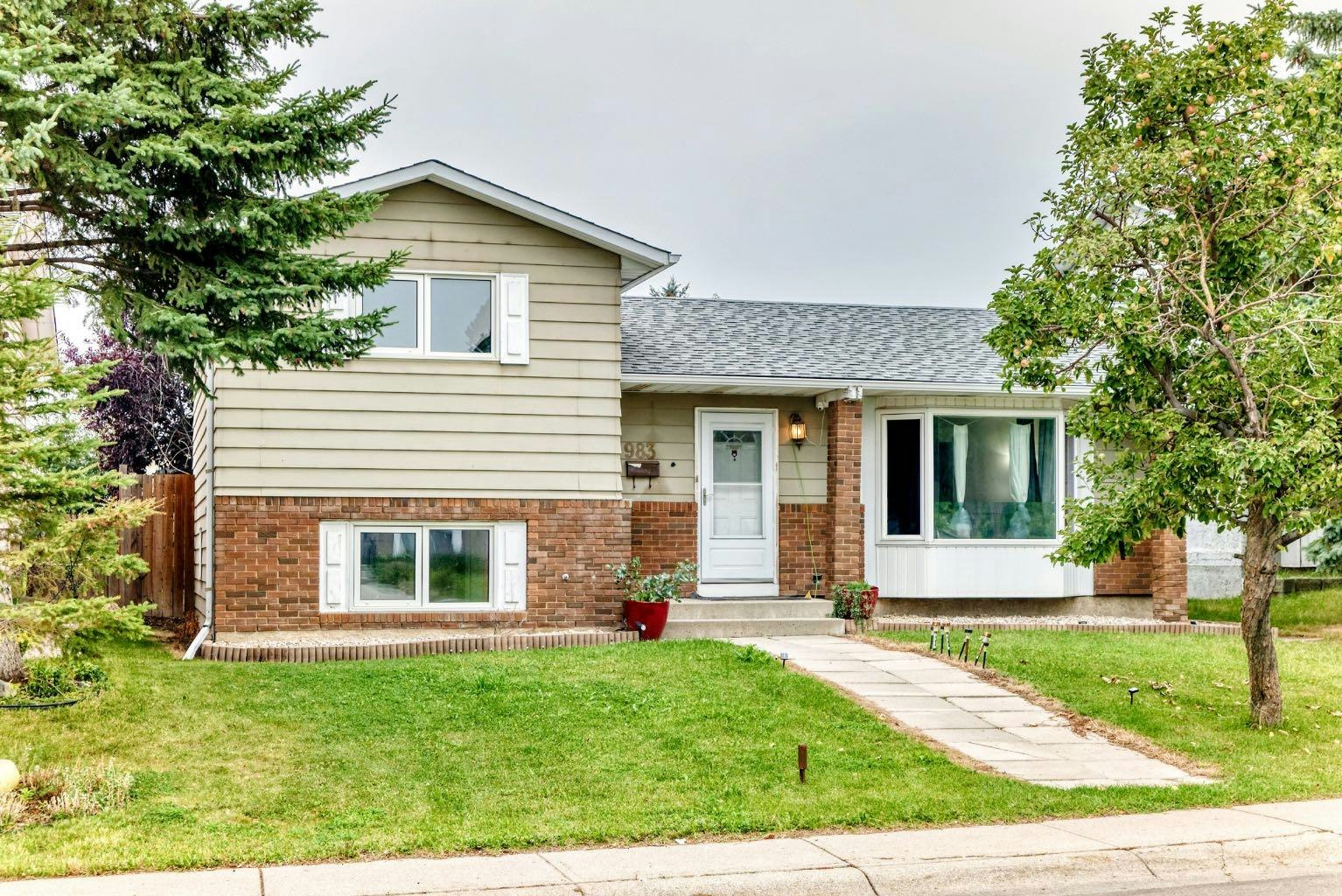 983 Rundlecairn Way NE, Calgary, AB, T1Y 2W7