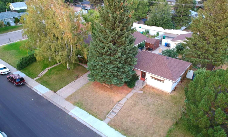 1009 18 Street N