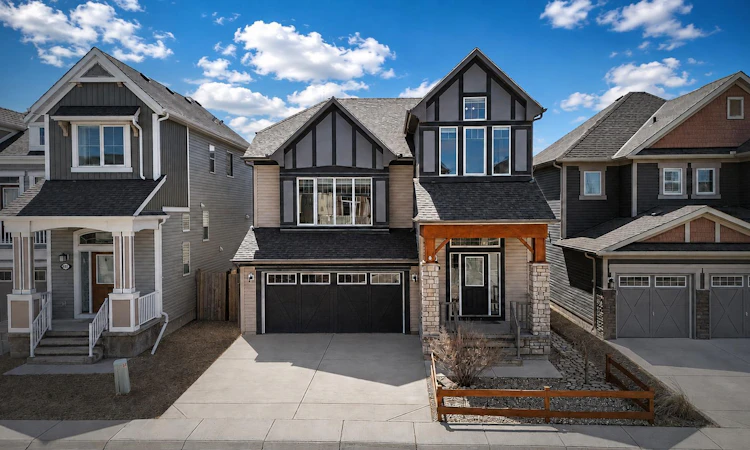 507 Windbrook Heights SW