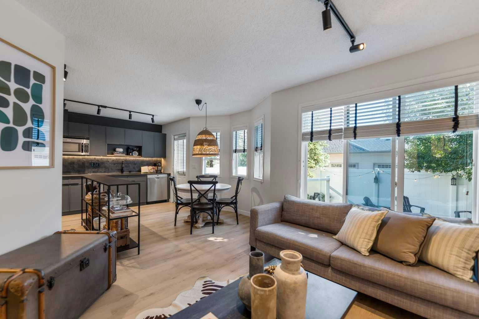 19 Everridge Villas SW, Calgary, AB, T2Y 4Y9