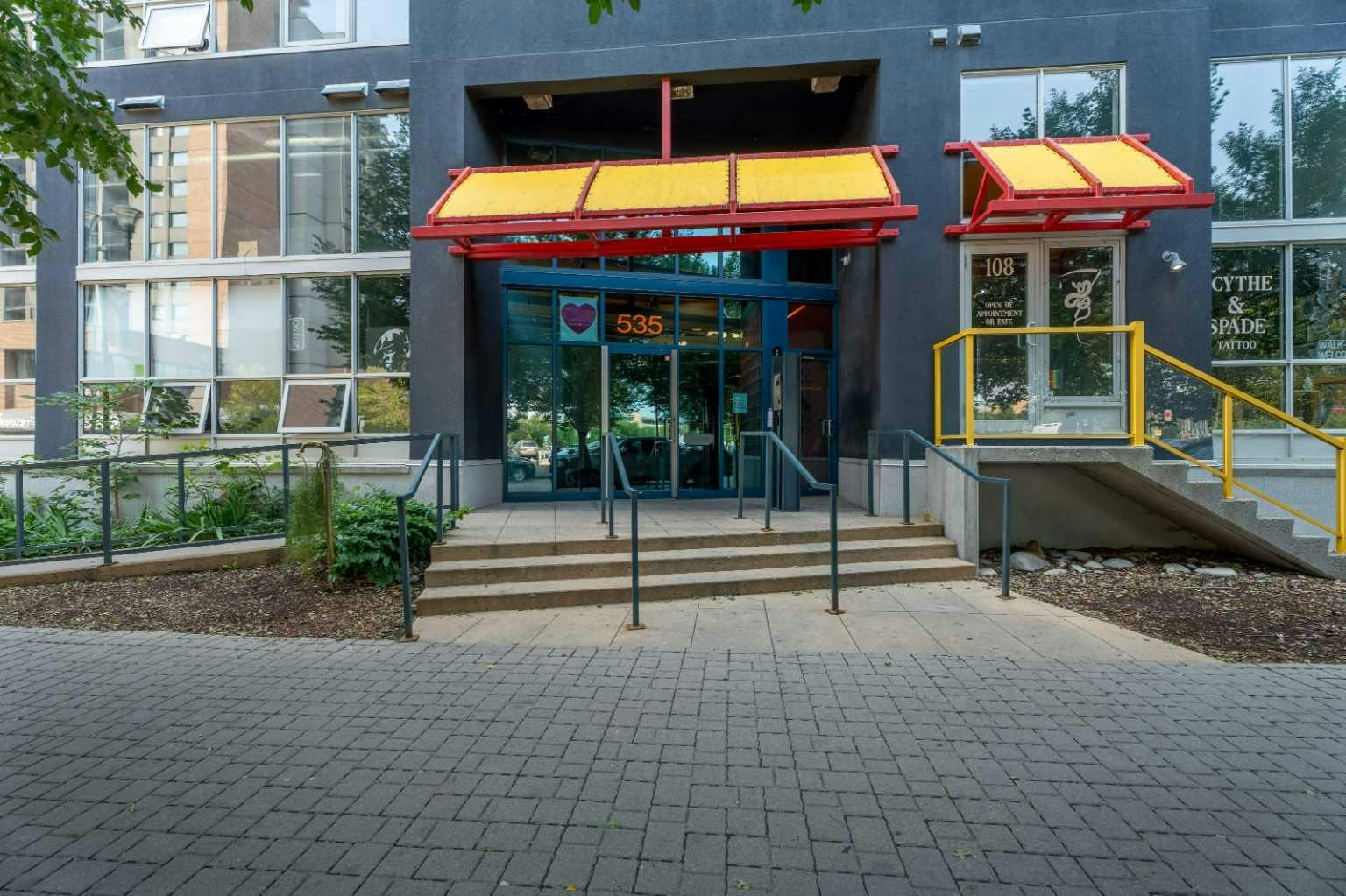 215-535 8 Avenue SE, Calgary, AB, T2G 5S9
