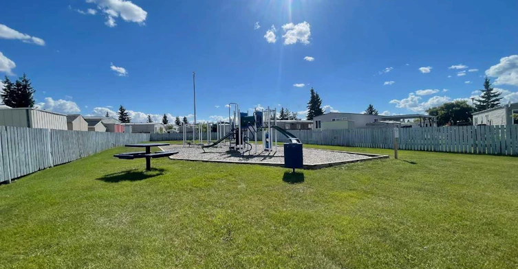 5308 57 Street, Lloydminster City West, AB, T9V 2A3 - 9